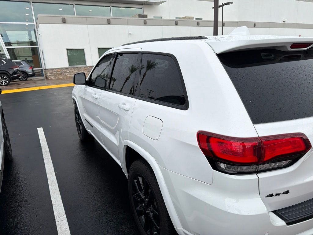 Thumbnail: 2018 Jeep Grand Cherokee - 5