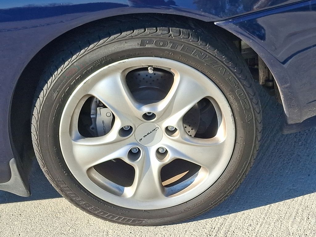 Thumbnail: 2001 Porsche 911 - 10