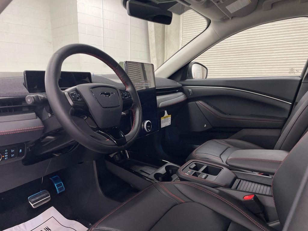 2025 Ford Mustang Mach-E Premium photo 4