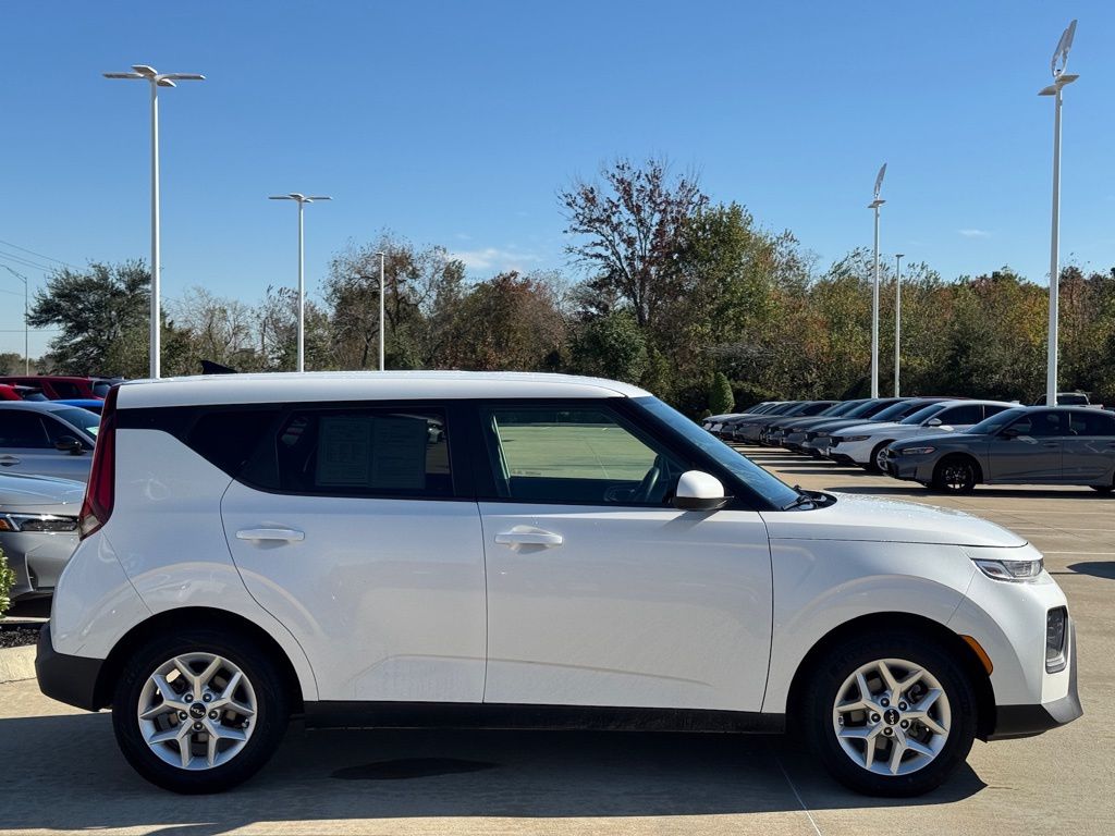 2022 Kia Soul LX White at Superior Kia