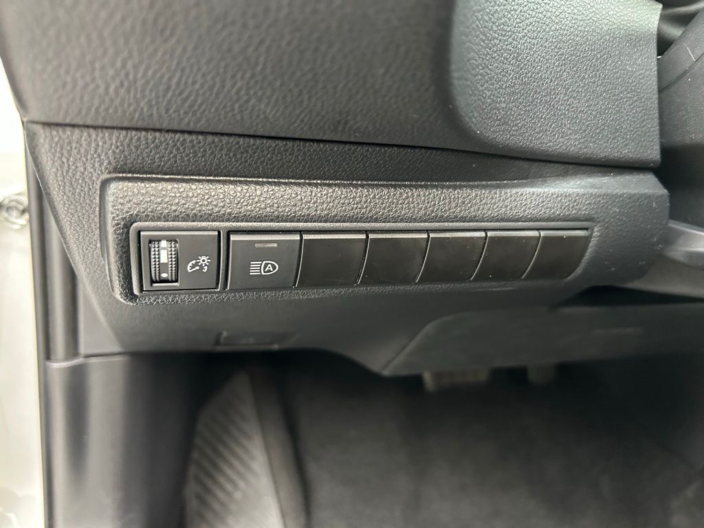 2023 Toyota Corolla LE 17