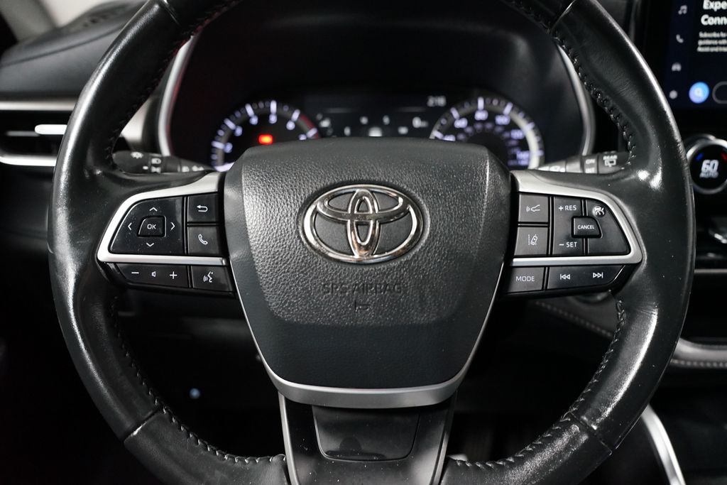 Thumbnail: 2023 Toyota Highlander - 12