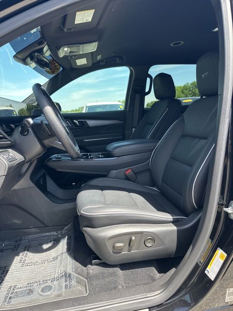 Used 2025 Buick Enclave SUV