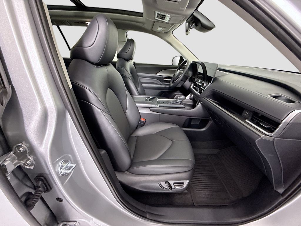 Used 2026 Silver Toyota XLE image 20