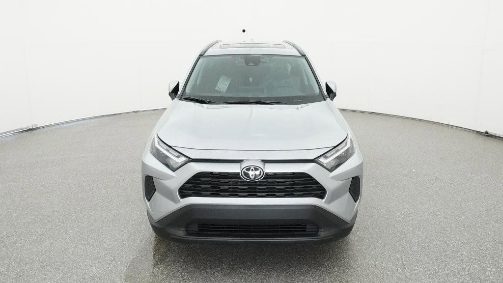 2025 Toyota RAV4 XLE 18