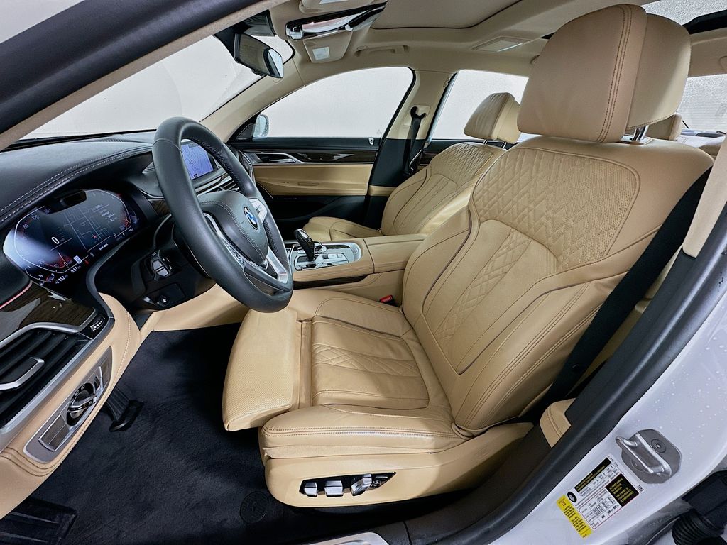 2022 BMW 7 Series 740i 21