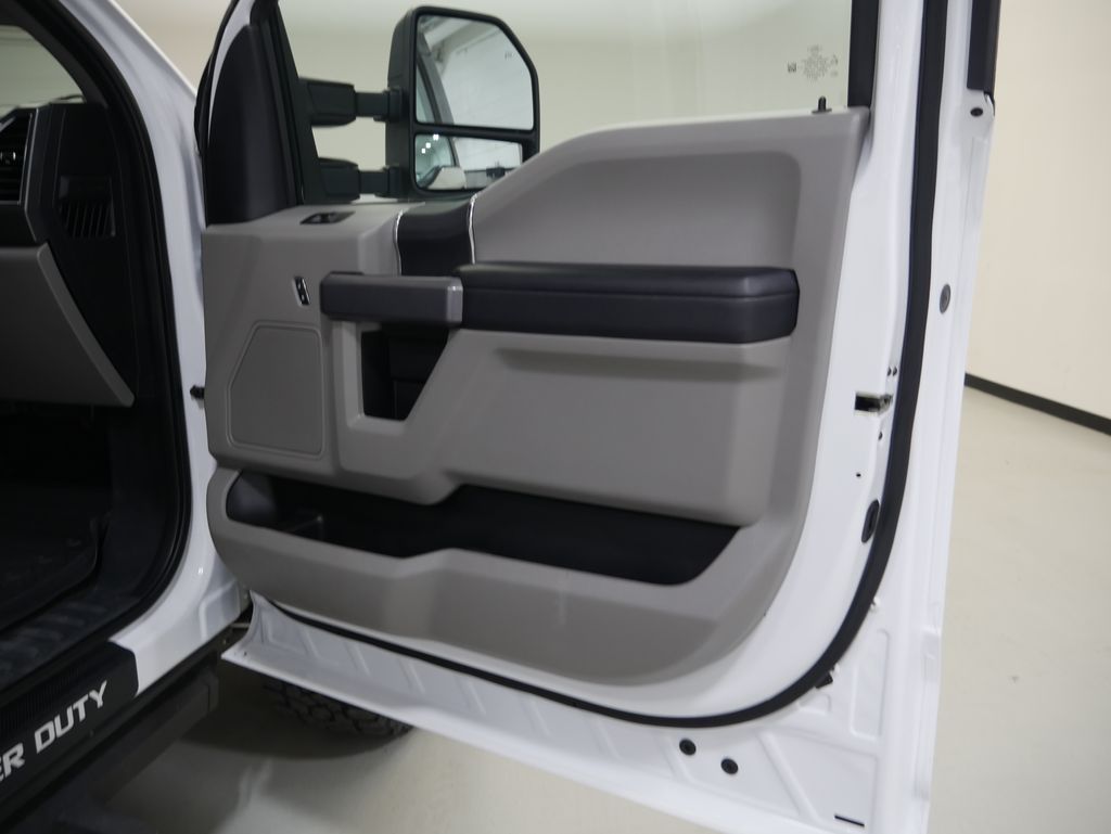 Thumbnail: 2018 Ford Econoline - 25