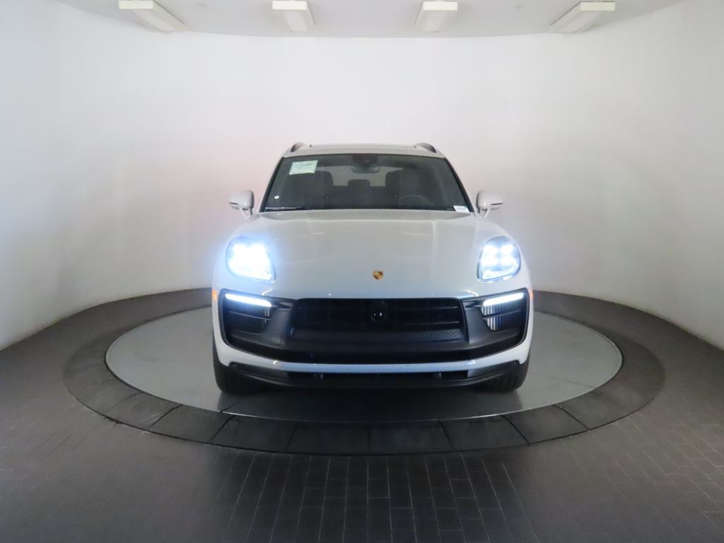 Thumbnail: 2026 Porsche Macan - 10