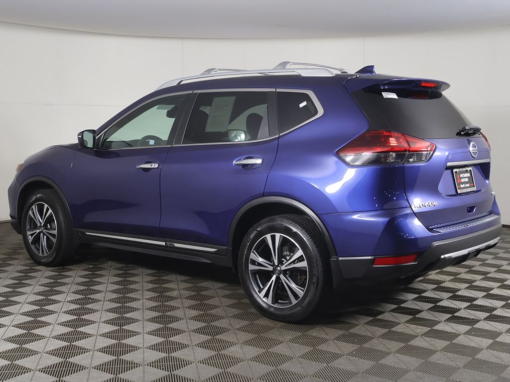 Used 2018 Blue Nissan SL image 9