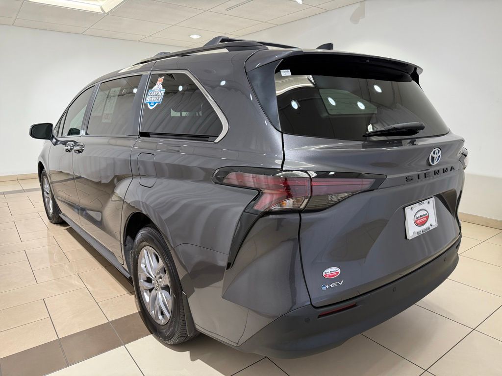 Thumbnail: 2025 Toyota Sienna - 3