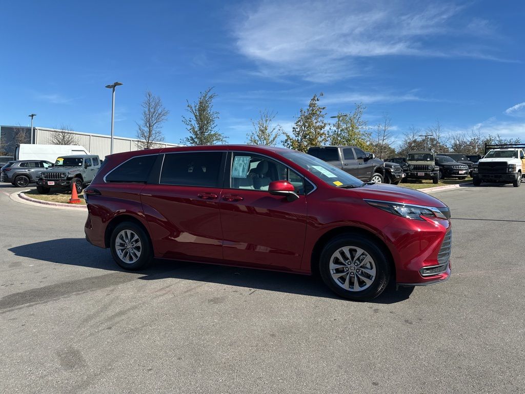 Used Car 2025 Toyota Sienna  Le For Sale Under $40,000 In Austin, Texas