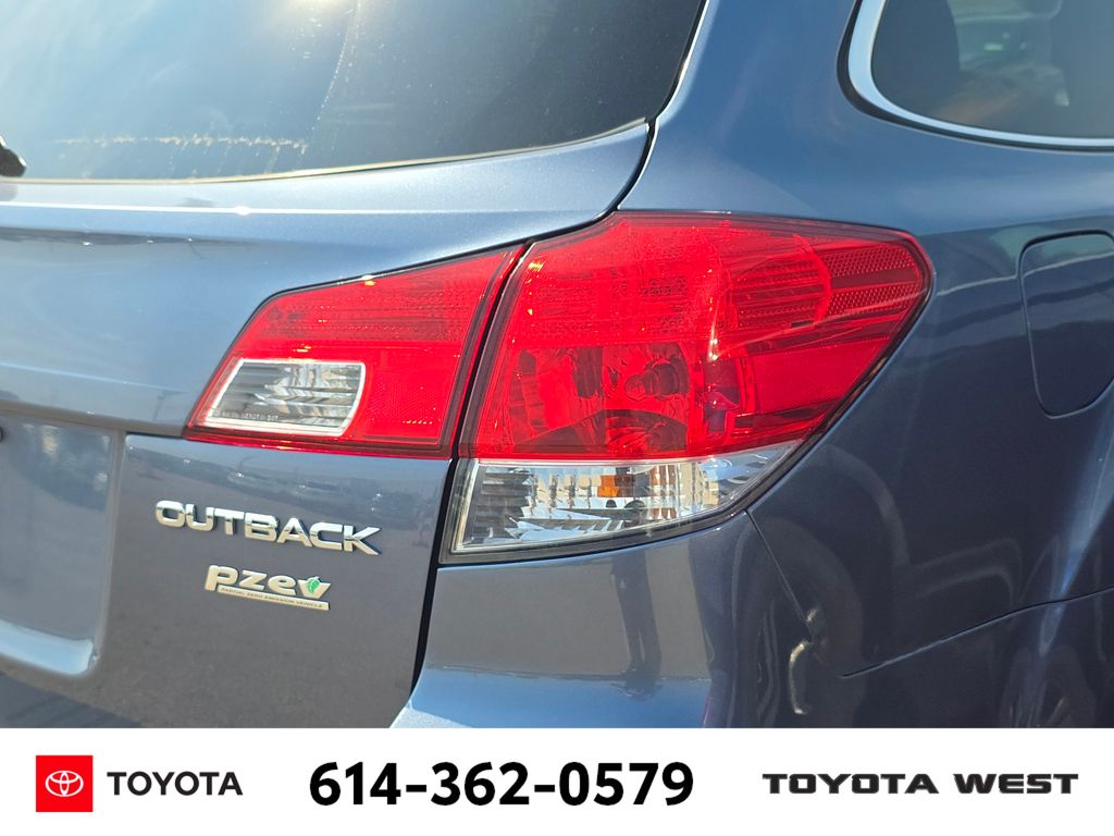 Used 2014  Subaru 2.5i image 10