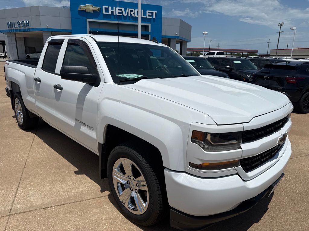 Summit White 2017 Chevrolet Silverado 1500 Pickup Truck Four-Wheel Drive 6-Speed Automatic Overdrive