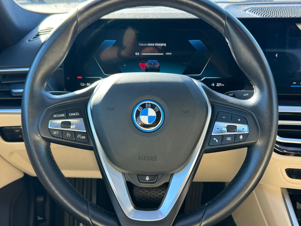 Thumbnail: 2023 BMW i4 - 18