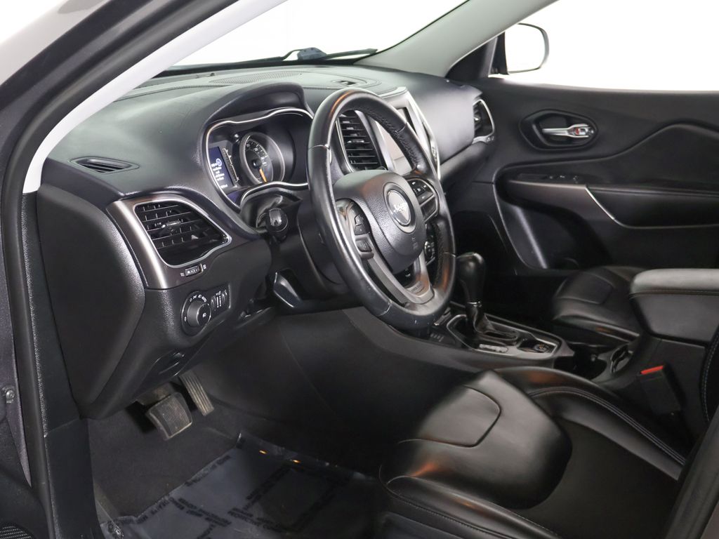 Used 2019 Gray Jeep Latitude Plus image 20