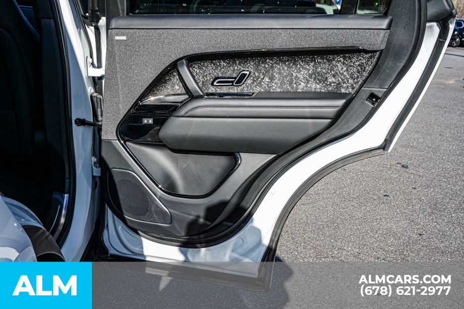 Used 2023 White Land Rover SE Dynamic image 57