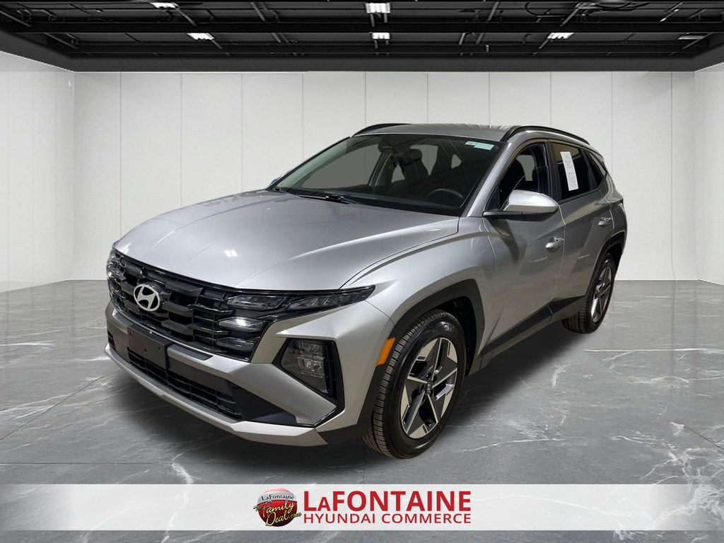 Shimmering Silver 2025 Hyundai Tucson SEL FWD SUV / Crossover Front-Wheel Drive 8-Speed Automatic