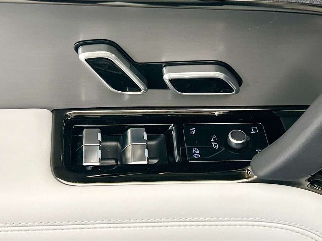 Thumbnail: 2026 Land Rover Range Rover Sport - 22