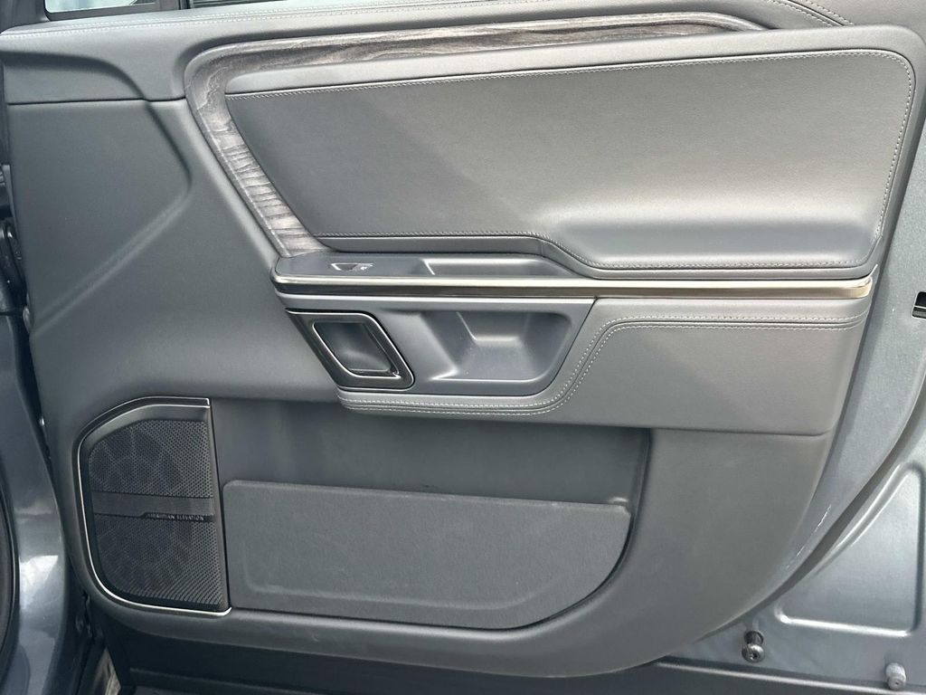 Thumbnail: 2022 Rivian R1S - 10
