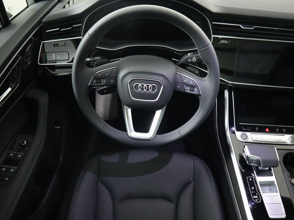 Thumbnail: 2025 Audi Q7 - 11