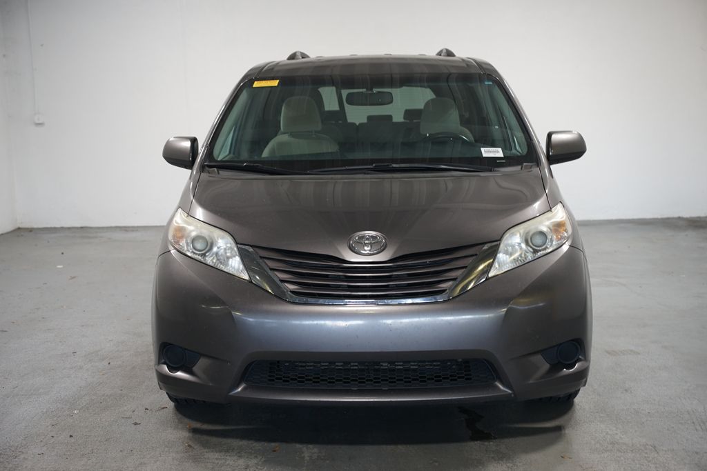 Thumbnail: 2017 Toyota Sienna - 2