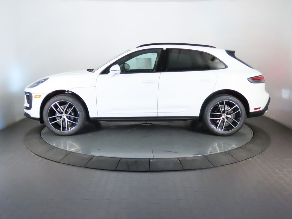 Thumbnail: 2026 Porsche Macan - 2