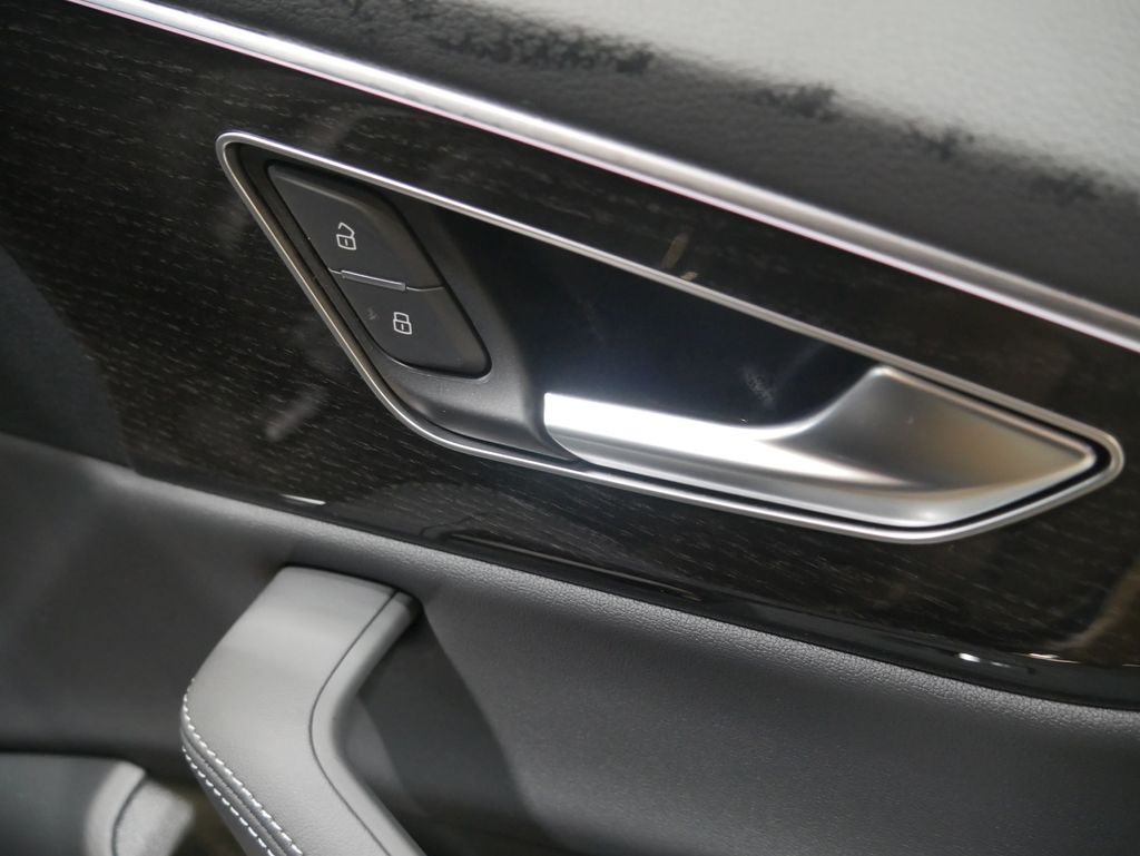 Thumbnail: 2026 Audi Q8 - 29