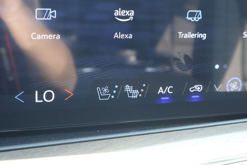 Thumbnail: 2025 Chevrolet Suburban - 30