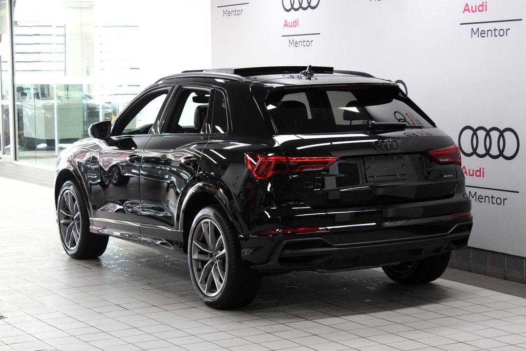 Thumbnail: 2023 Audi Q3 - 4