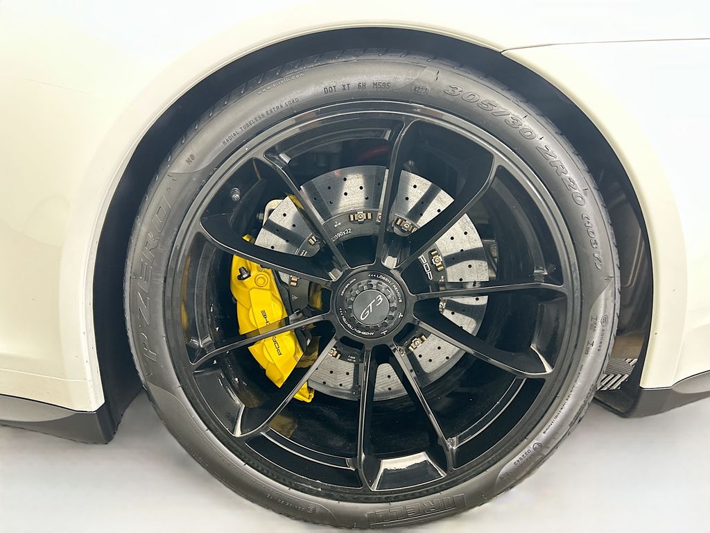 Thumbnail: 2015 Porsche 911 - 29