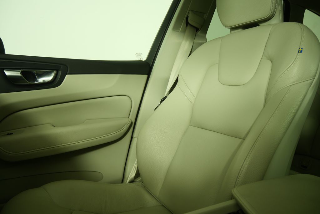 Thumbnail: 2021 Volvo XC60 - 24