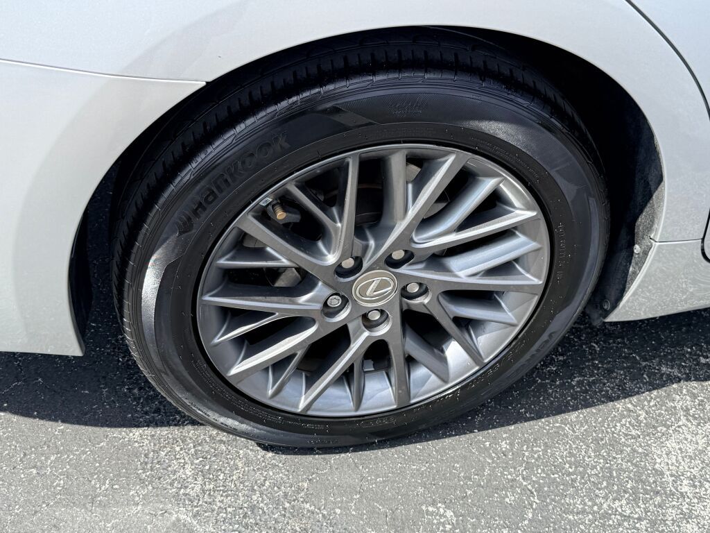 Thumbnail: 2018 Lexus ES - 11