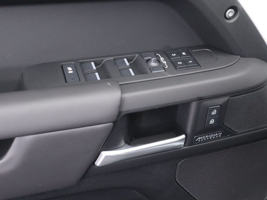 Thumbnail: 2025 Land Rover Defender - 25