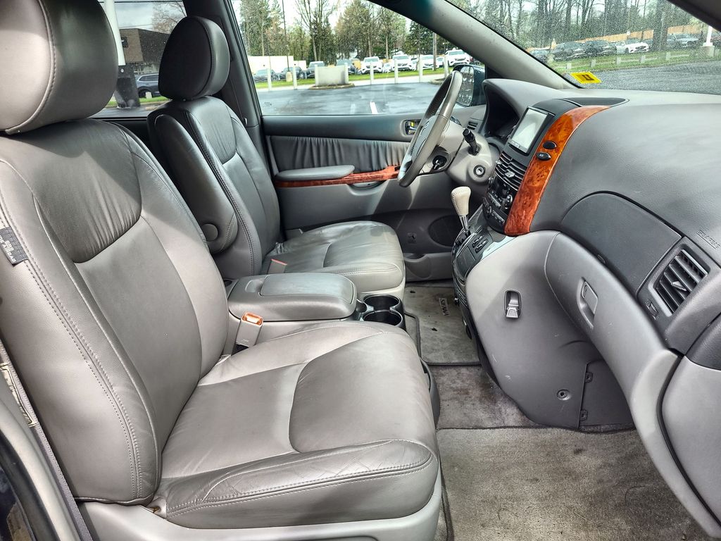 2010 Toyota Sienna XLE 6