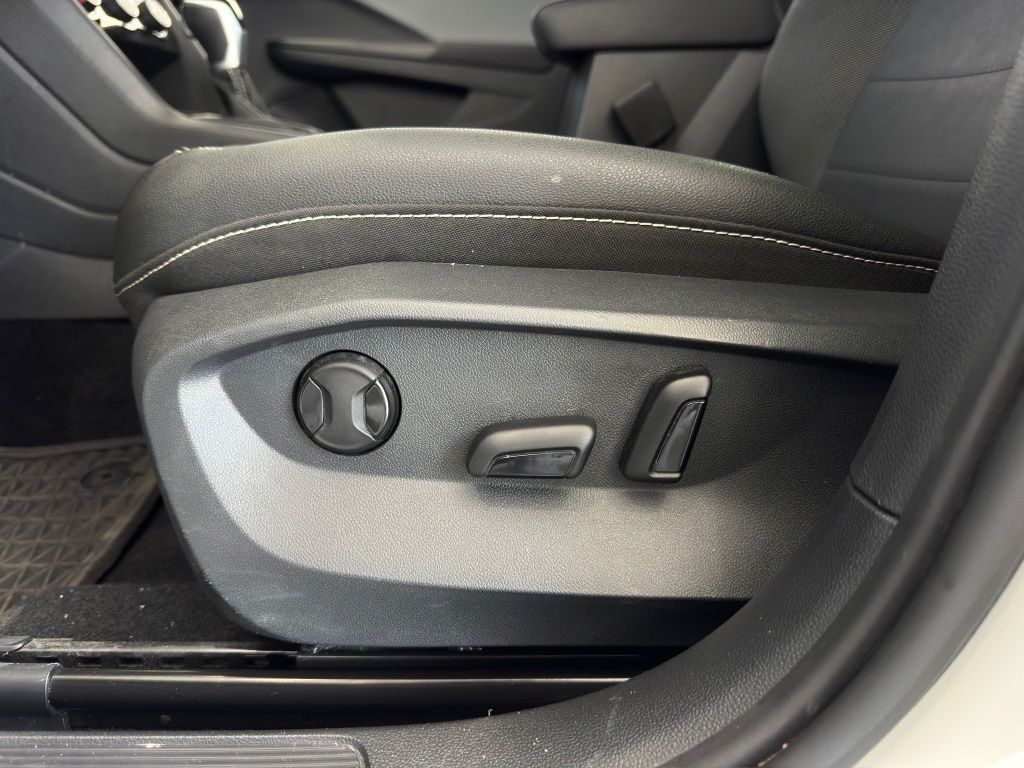 2023 Volkswagen Taos 1.5T SE - 9