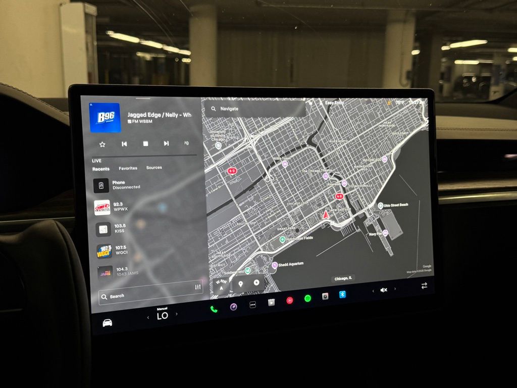 2022 Tesla Model X photo 18