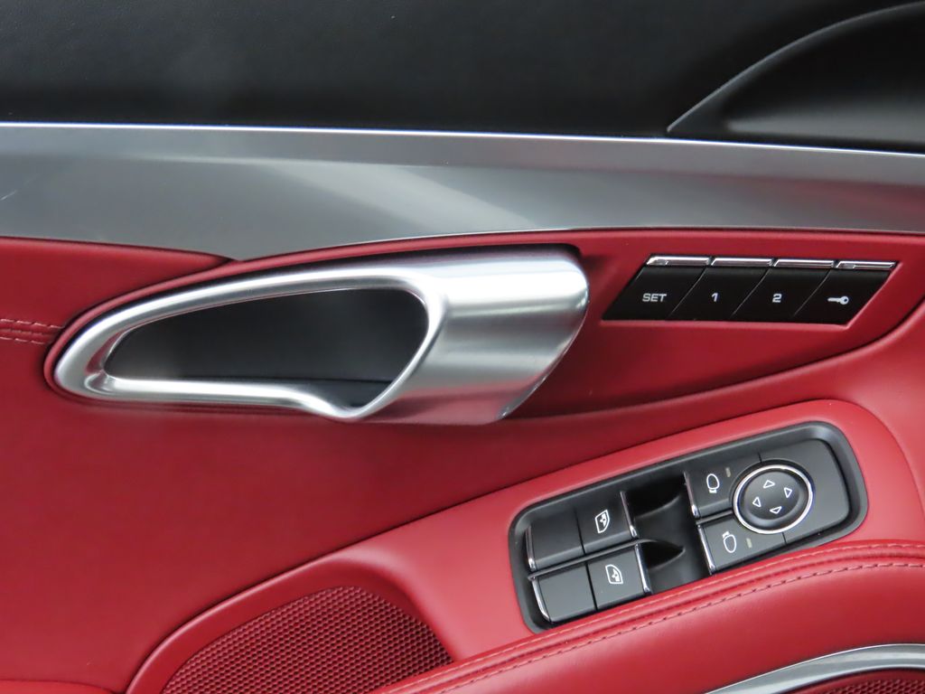 Thumbnail: 2018 Porsche 911 - 24