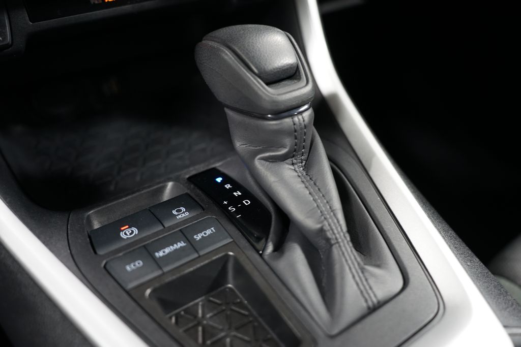 2024 Toyota RAV4 XLE 20