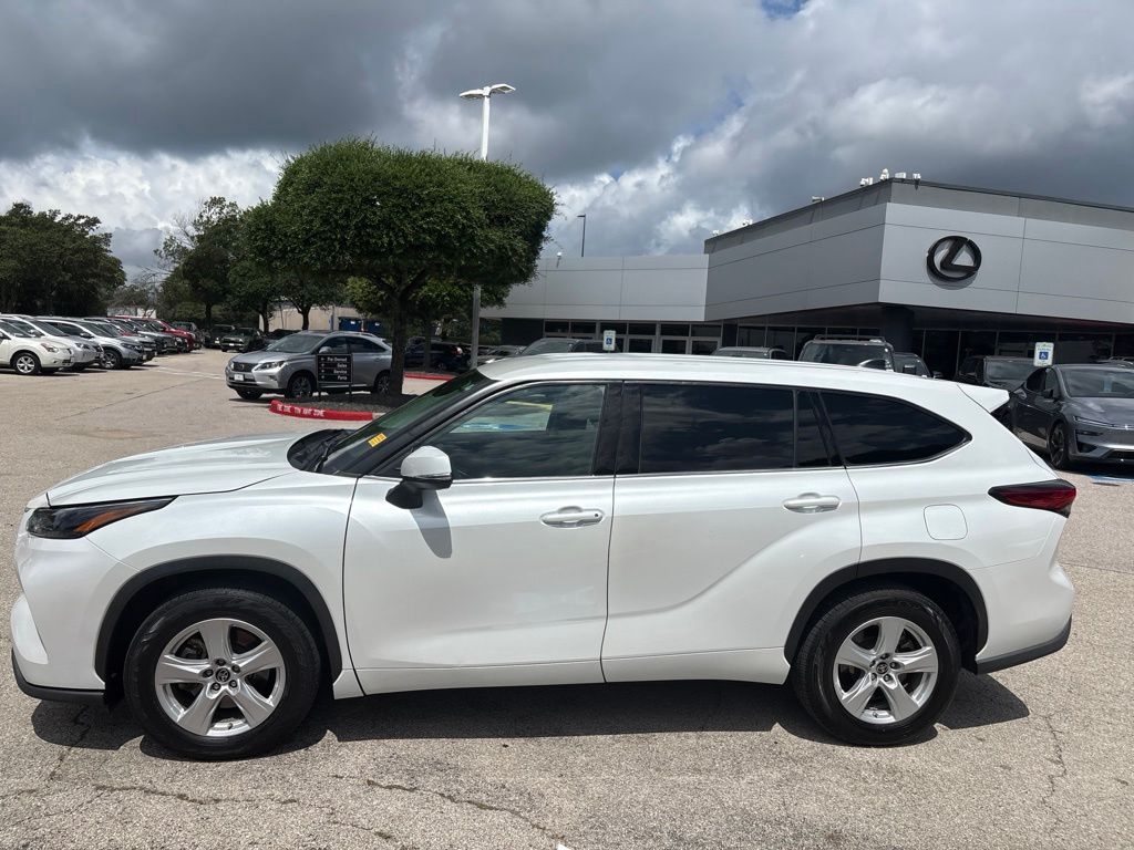Thumbnail: 2022 Toyota Highlander - 2