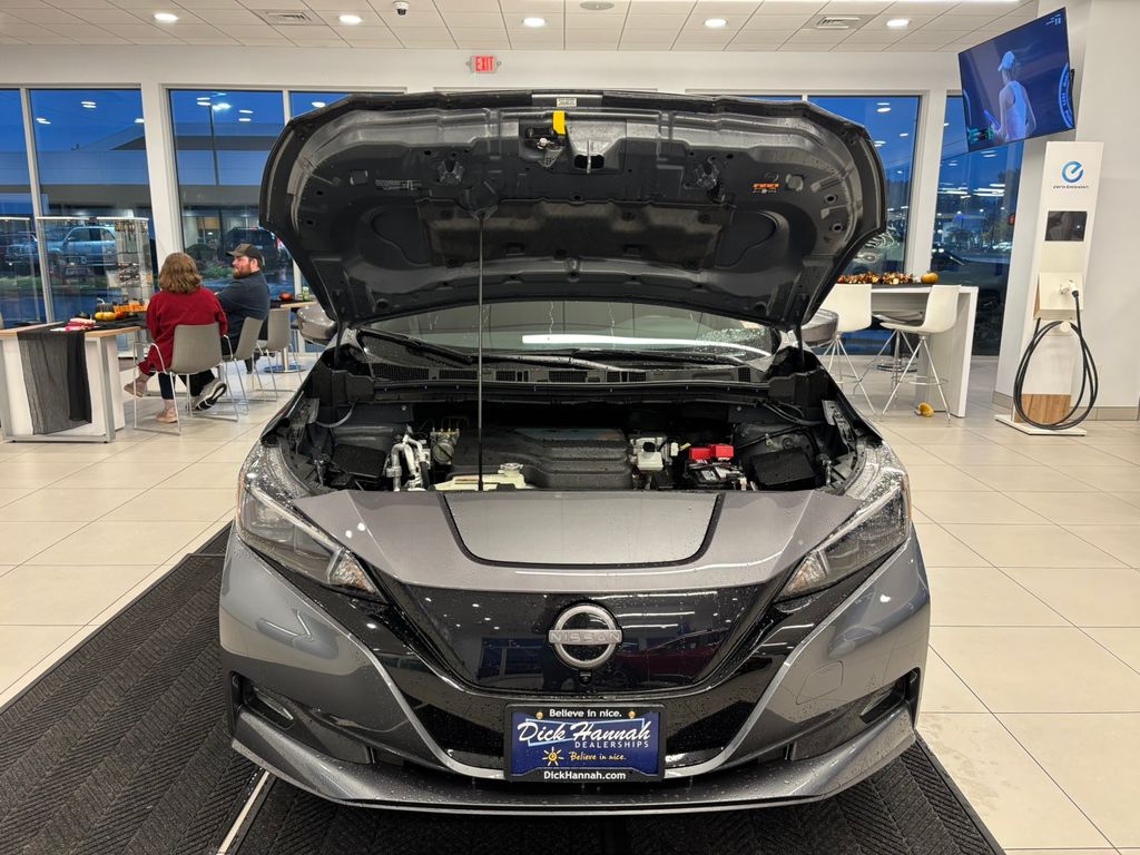 2023 Nissan Leaf SV Plus photo 4