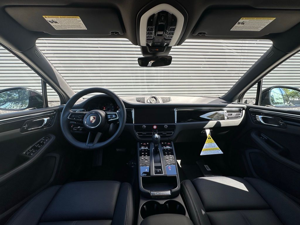 2025 Porsche Macan  30