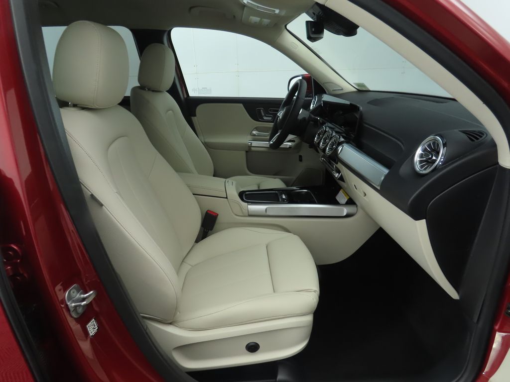 2025 Mercedes-Benz GLB 250 21