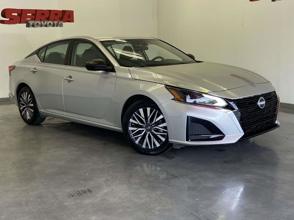 Brilliant Silver Metallic 2024 Nissan Altima 2.5 SV FWD Sedan Front-Wheel Drive Continuously Variable Transmission