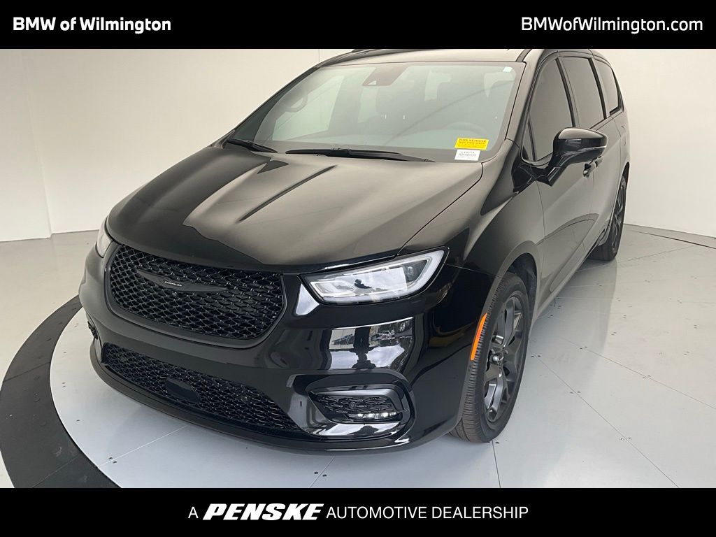 2023 Chrysler Pacifica Limited -
                Wilmington, NC