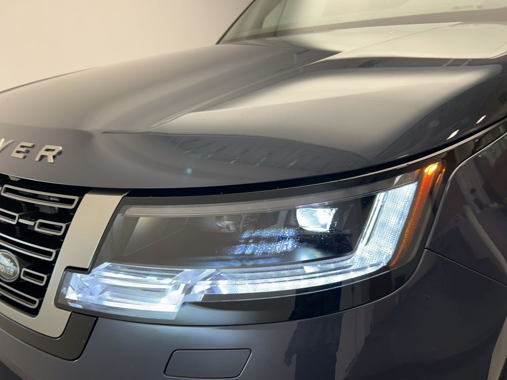 Thumbnail: 2026 Land Rover Range Rover - 9