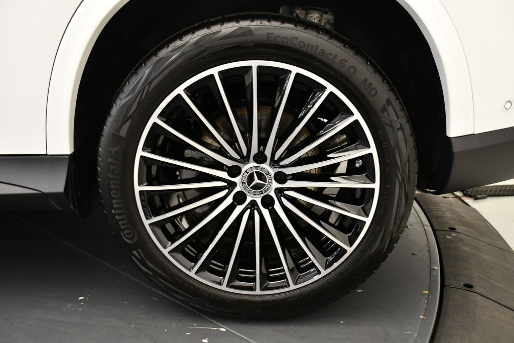 Thumbnail: 2025 Mercedes-Benz GLC - 13