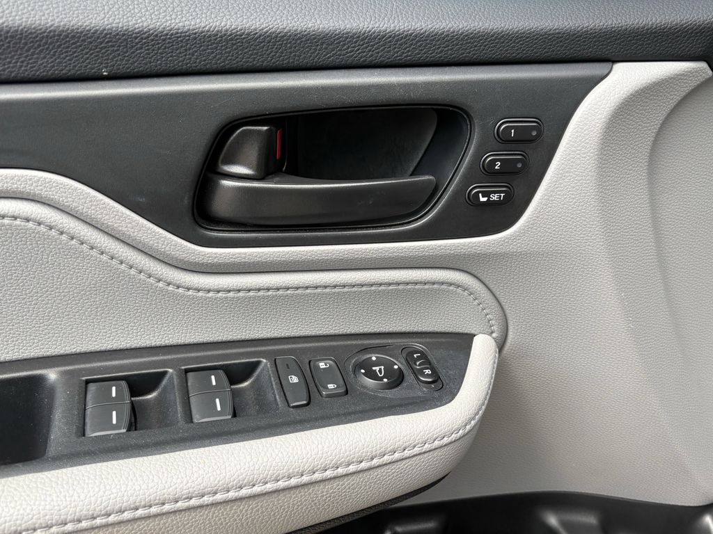 Used 2021 Blue Honda EX-L image 11