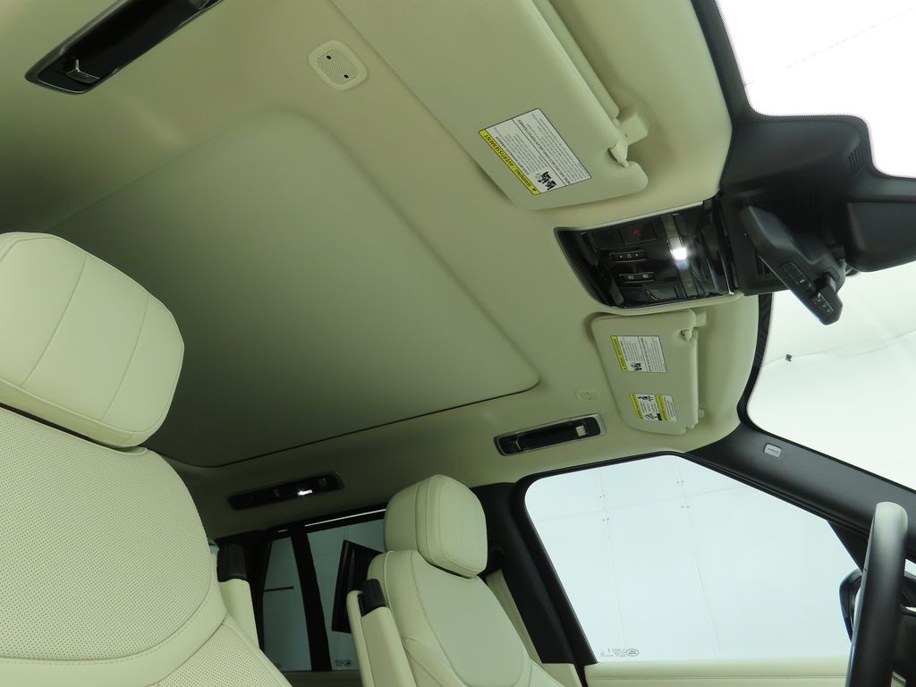 2024 Land Rover Range Rover SE 18