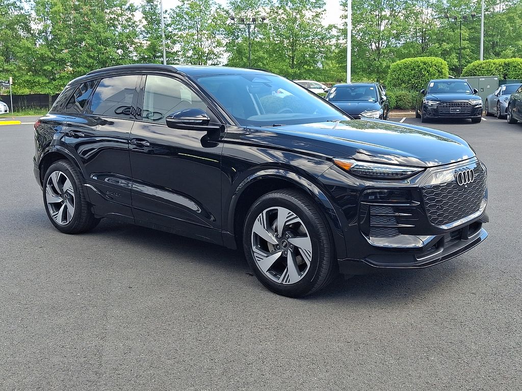 Thumbnail: 2025 Audi Q6 e-tron - 3