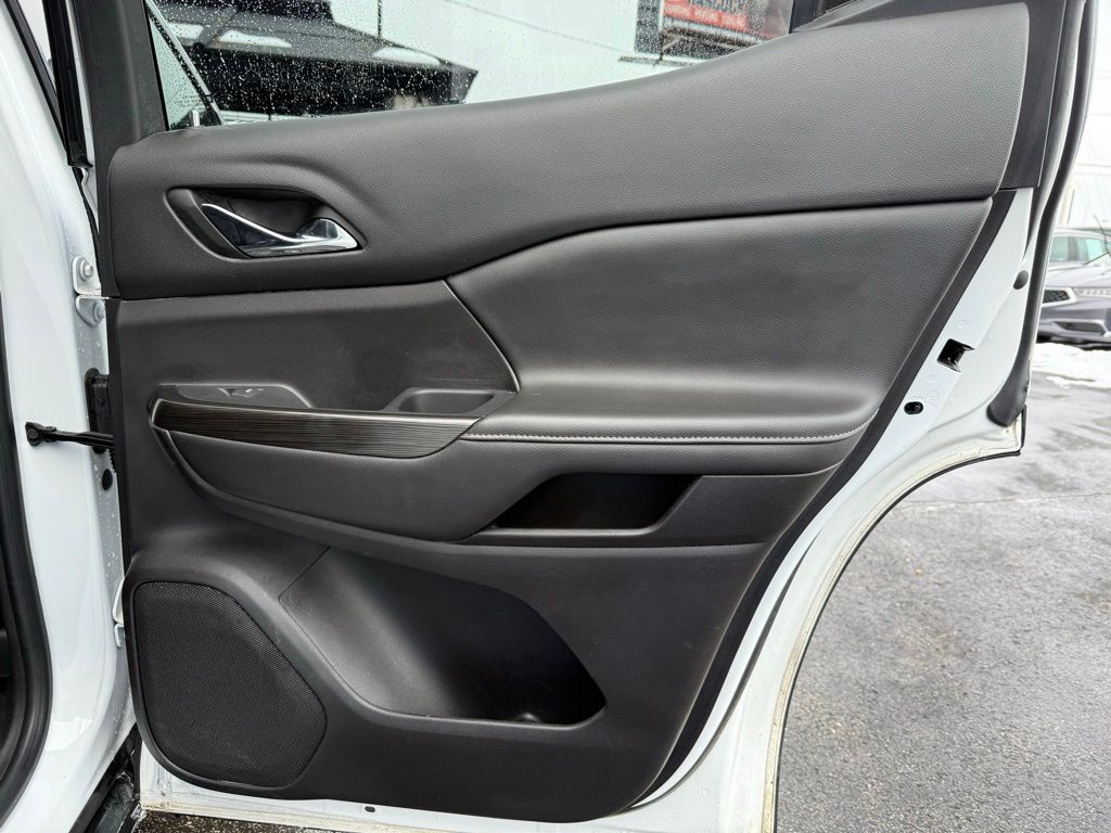 2023 GMC Acadia SLT - Photo 16